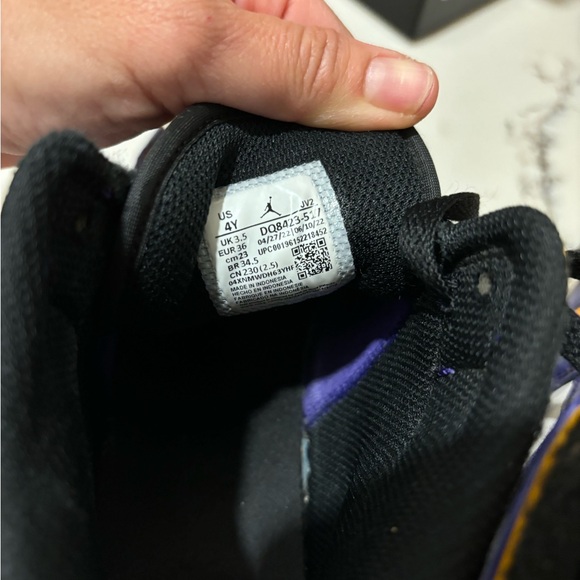 Jordan 1 sneakers - Picture 3 of 5